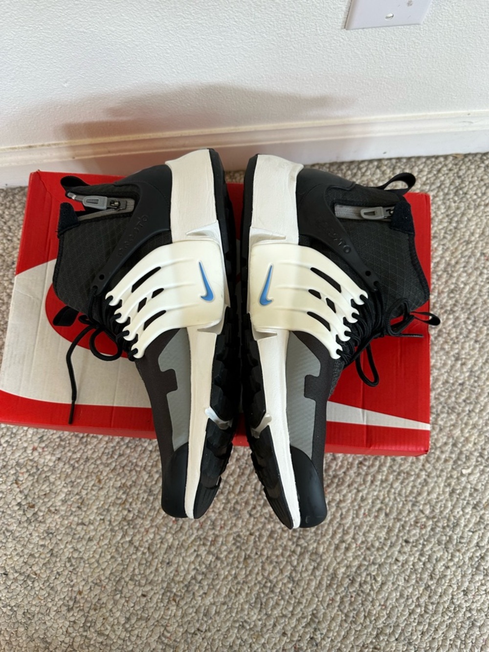 Nike Men’s Air Presto Mid Utility Black/White Sneaker - Picture 2 of 4